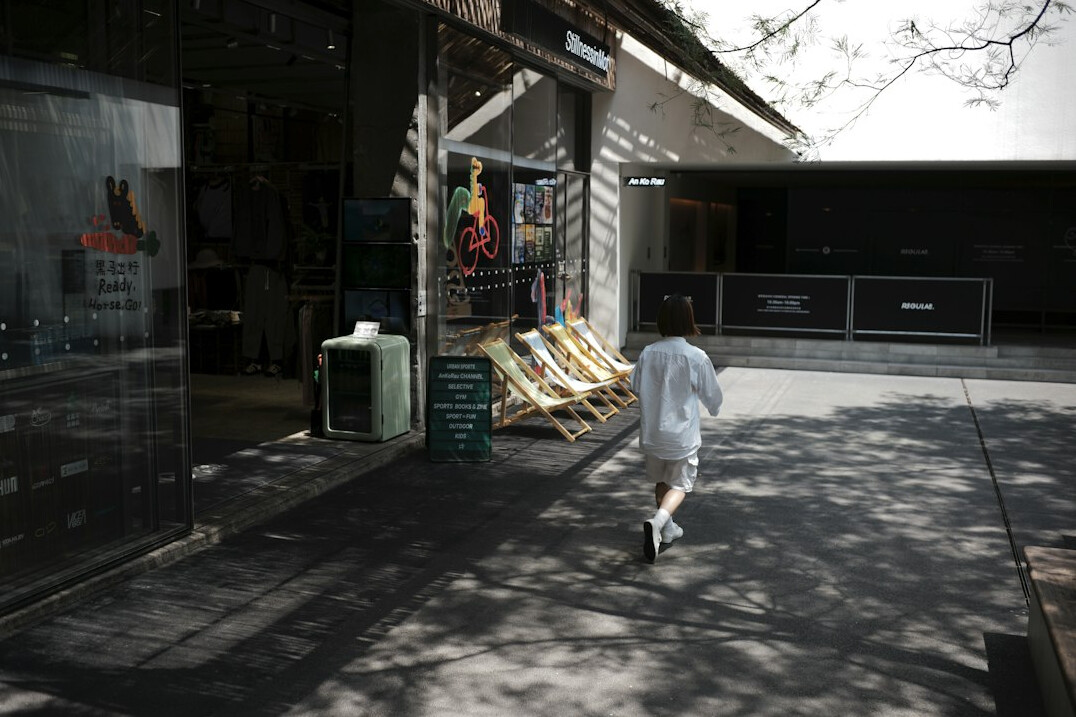 detective in retail environment